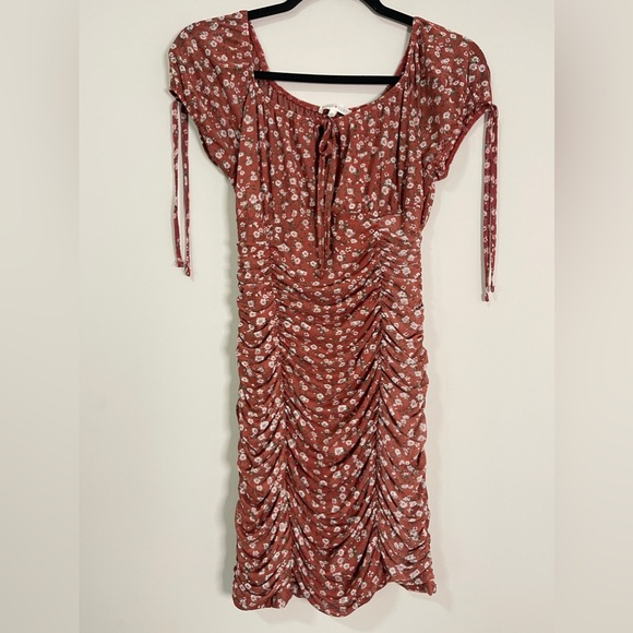 Ultra Flirt Womens Dress Size Large Brick Red Floral Ruched Mini Peasant Cottage - Picture 1 of 8